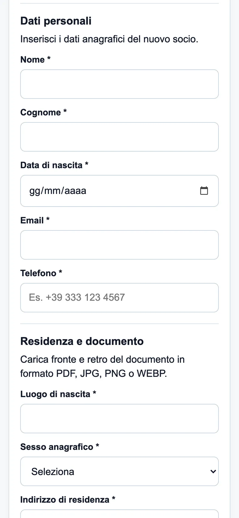 Il modulo di nuova iscrizione su smartphone: nome, cognome, data di nascita, email e telefono, poi l'inizio della sezione Residenza e documento.