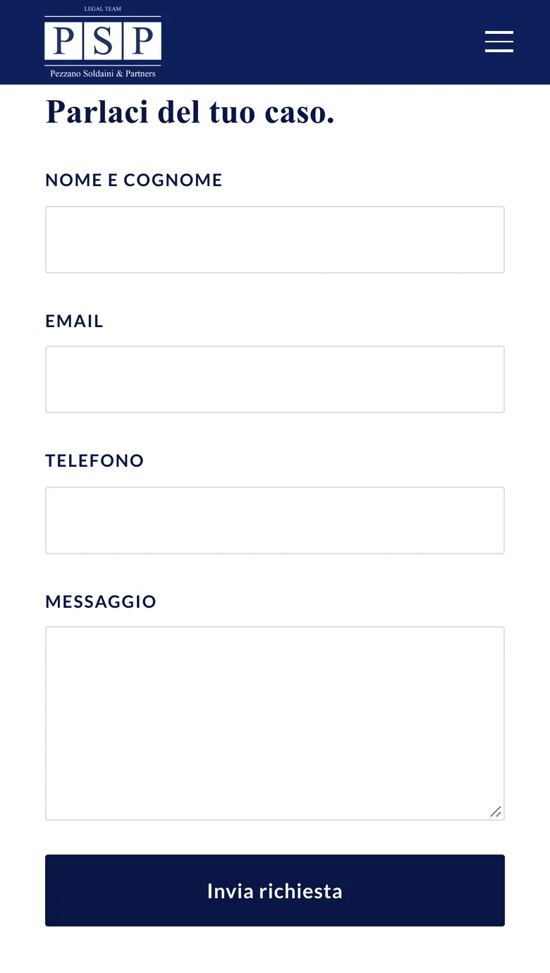 La pagina Contatti su smartphone: il modulo Parlaci del tuo caso con nome e cognome, email, telefono e messaggio, e il pulsante Invia richiesta.