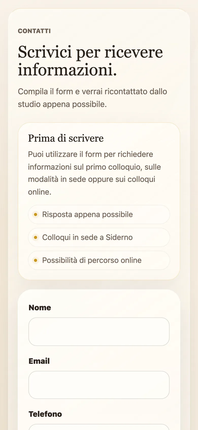 La sezione contatti su smartphone: il titolo «Scrivici per ricevere informazioni.», il riquadro «Prima di scrivere» e i primi campi del modulo.